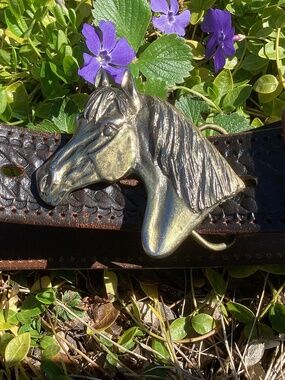 Beautiful Vintage Hallmarked 1976 Solid Brass Horse Head Buckle Leather Belt🦋